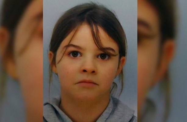 8 years old French Girl kidnapped by her own mother