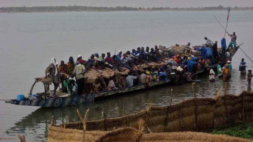 Boat sinks in Nigeria; more than 100 missing and feared  dead