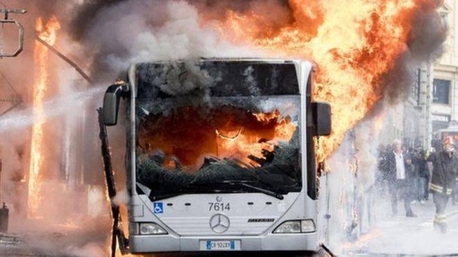 A bus driver in Italy saves 25 kids before a vehicle catches fire