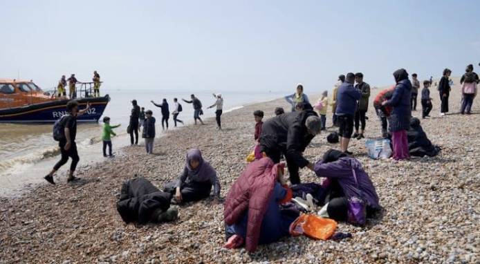 Over 430 migrants arrive on England shores