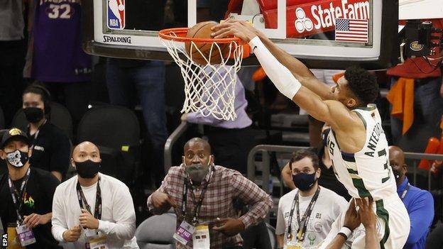 Bucks surge to Game 5 win over Suns, bring 3-2 series lead back to Milwaukee