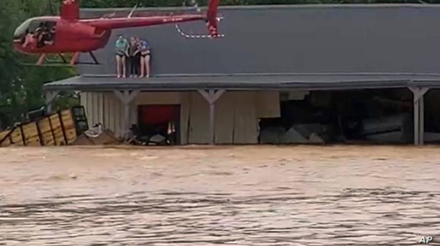 Pilot and fiancee save 17 in Tennessee flood  Alone in the sky