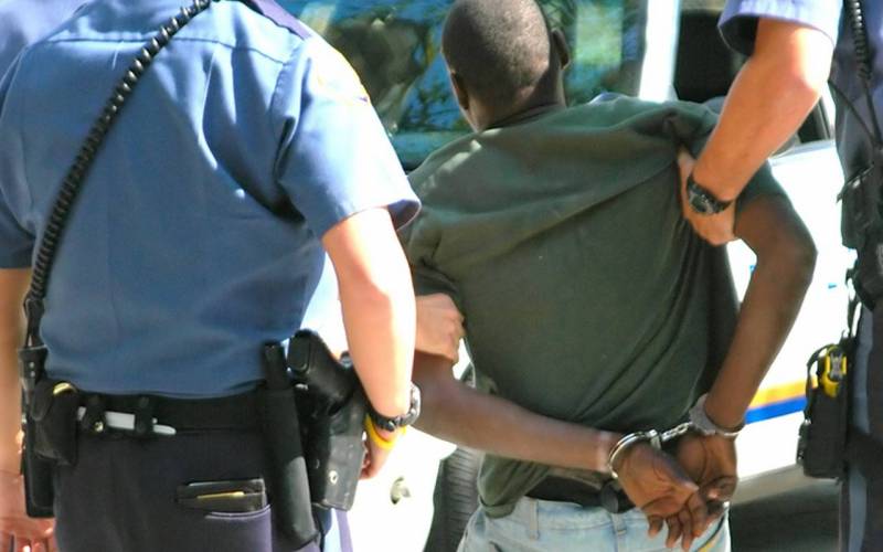 Man arrested for threatening neighbors with machete and flare gun in Sint Maarten