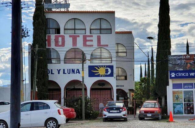 Gunmen kidnap 20 Foreigners from Mexico Hotel