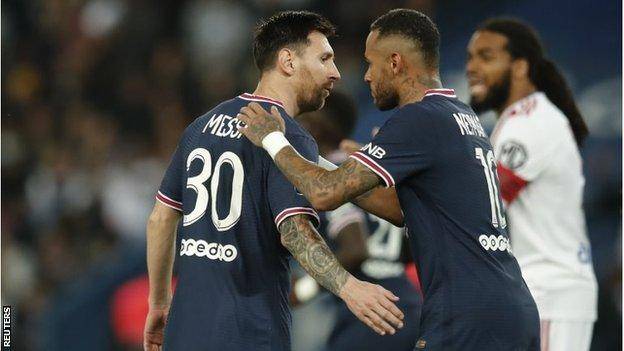 Paris St-Germain 2-1 Lyon:Messi subbed off in PSG home debut win
