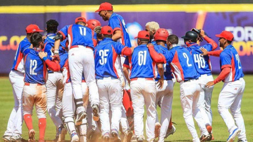 Nine Cuban baseball players defect during the tournament in Mexico
