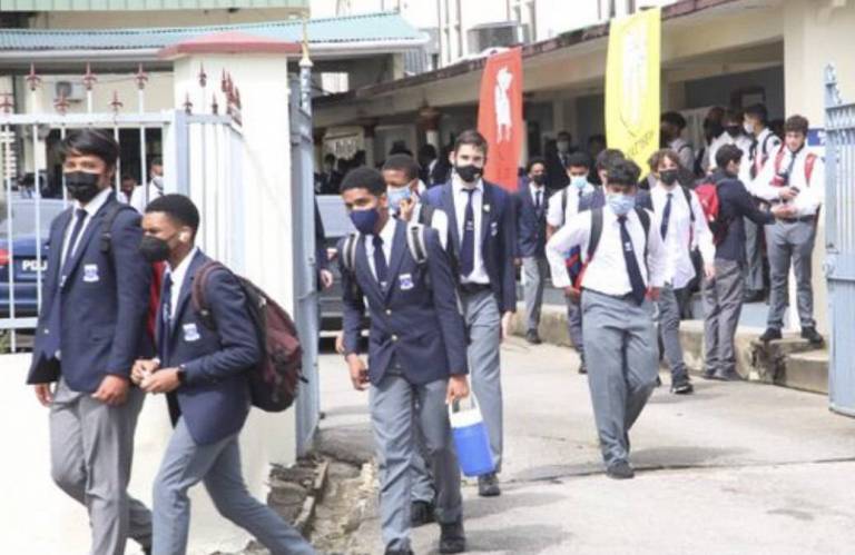 SVG: Fewer than 3,000 students return to physical school