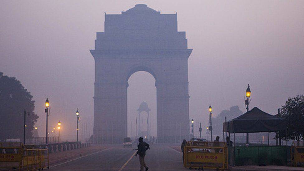 Schools and colleges shut as pollution Delhi smog worsens