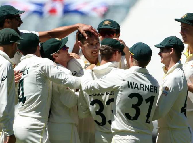 Cricket: Australia thrash feeble England to retain Ashes at Melbourne
