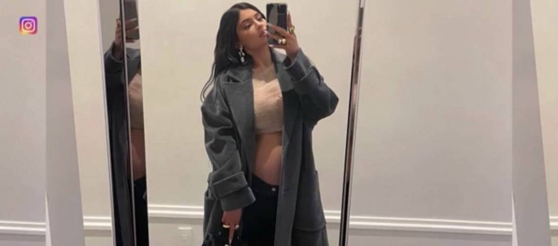 Kylie Jenner Shows Off Growing Baby Bump In Reflective New Year's Post
