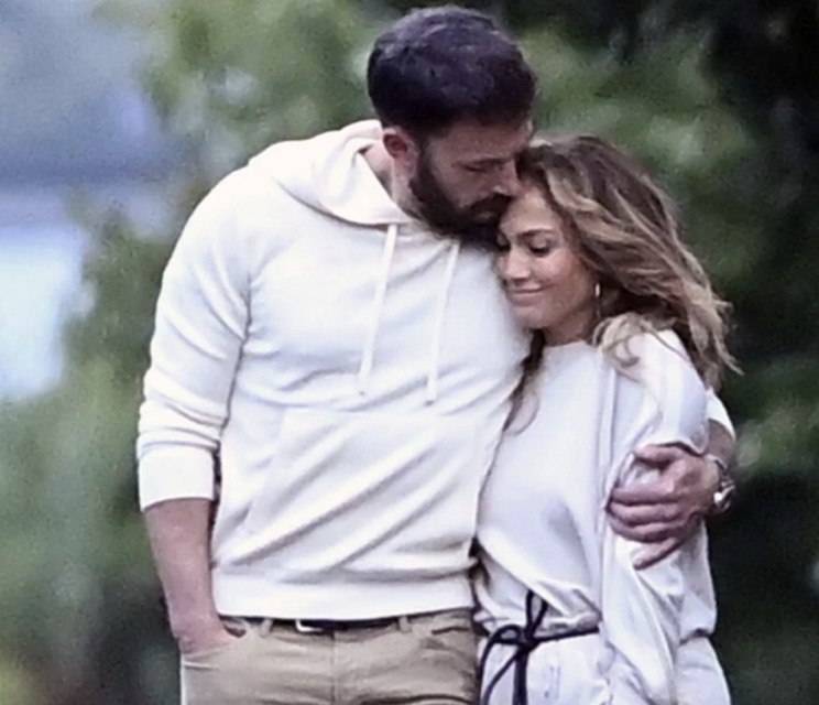 Ben Affleck and Jennifer Lopez Are 'Madly in Love' and an Engagement Is Coming, Source Says