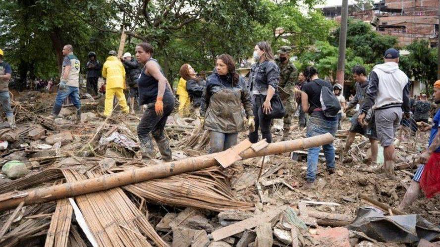 Deadly landslide hits Colombia,Homes are engulfed