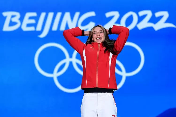 Eileen Gu wins gold Teenage Olympic sensation