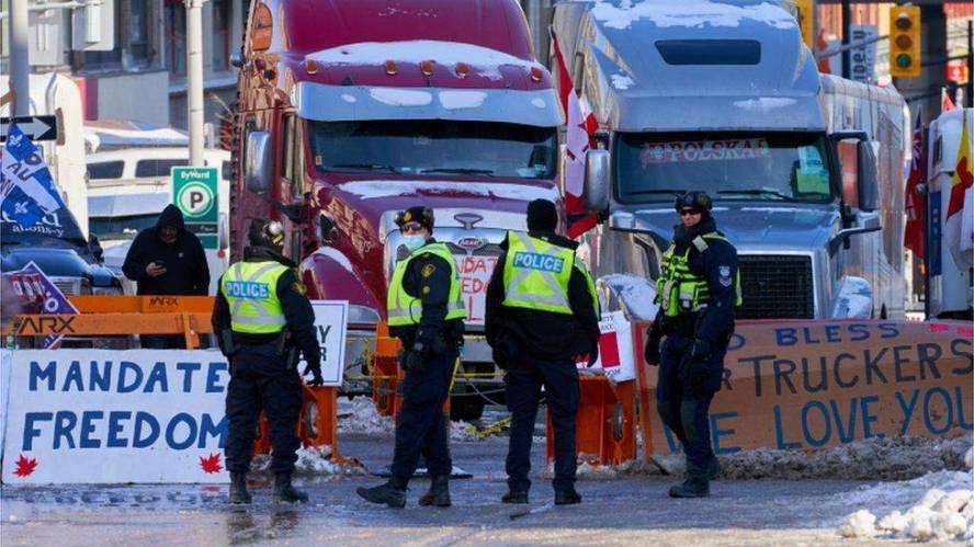 Police Arrests  Canada truckers as warn of 'volatile' protesters