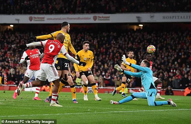 Arsenal 2 - 1 Wolf Sa's own goal gives Arsenal a dramatic win