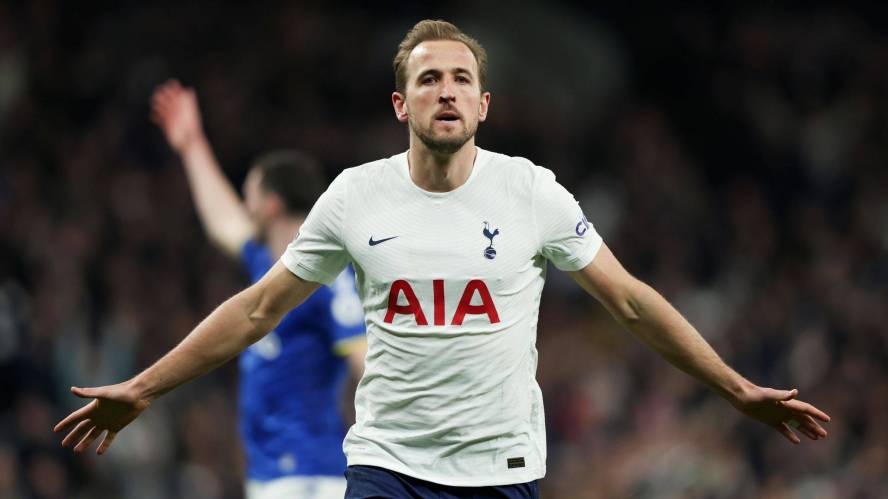 Tottenham 5-0 Everton:Kane scores two as Spurs thrash Everton