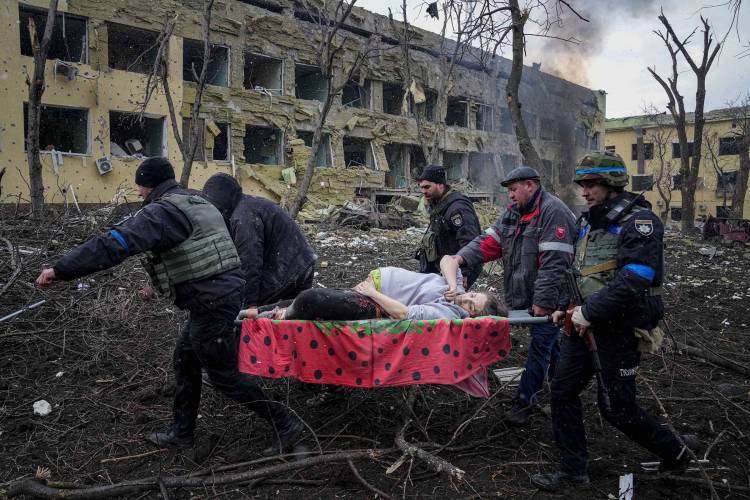Ukraine’s Maternity hospital hit by the Russian airstrike