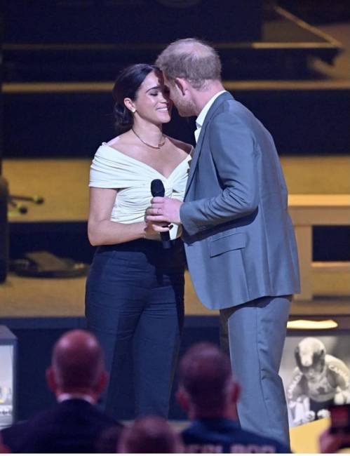 Meghan Markle and Prince Harry Lovey-Dovey at Invictus  Games Opening Ceremony