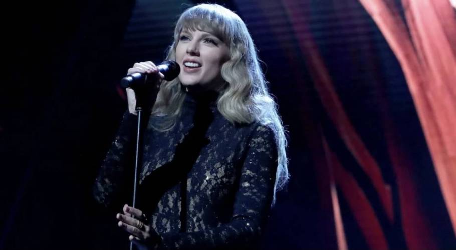 Taylor Swift Releases 'This Love (Taylor's Version)' -- Her First Re-Recording Off '1989' Album