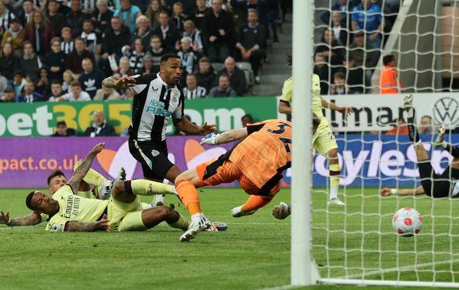 Newcastle Blow Up Arsenal's Champions League hope