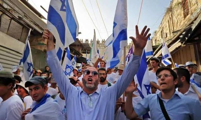 Clashes in Jerusalem: Israeli nationalists stream through Muslim Quarter