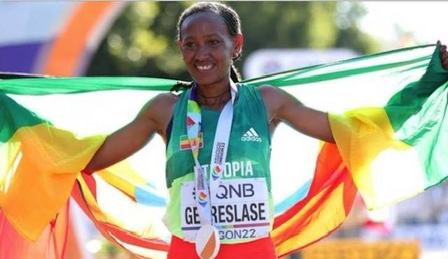 Ethiopian Gebreslase sets championship record in the women’s marathon and won gold