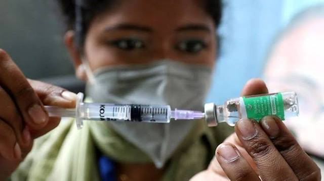 Thirty students in India vaccinated with one syringe for Covid-19