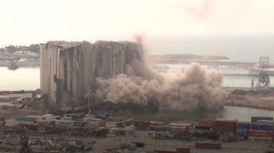Beirut’s part of the port grain silos collapsed, caught on camera
