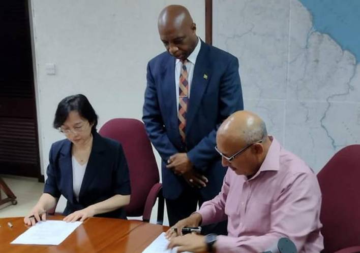 China donates to disaster relief in Guyana