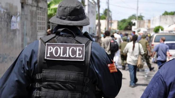 Jamaican Policeman killed while trying to quell fight