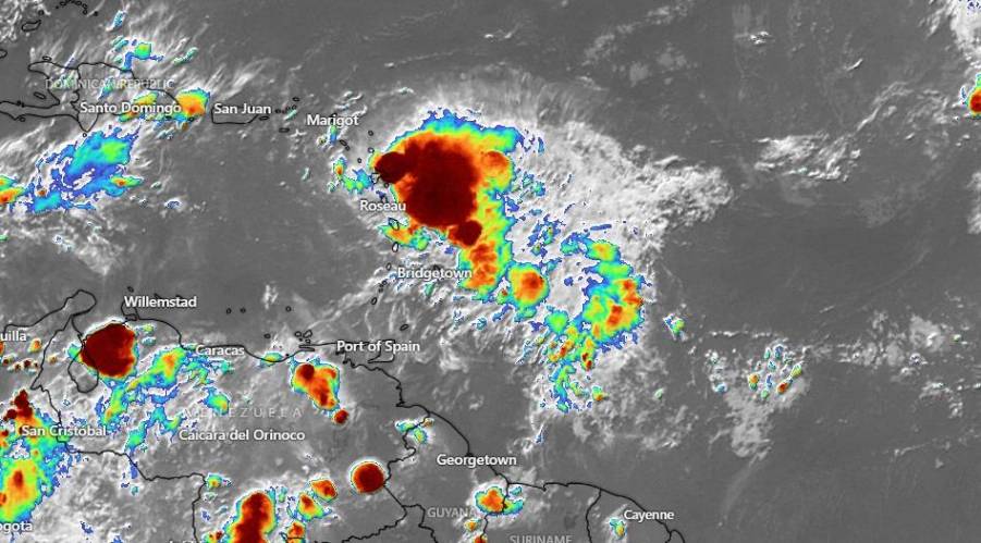 Tropical Storm Fiona: Guadeloupe on Red Level for heavy rains, thunderstorms