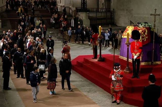 Man arrested for approaching the Queen's coffin in Westminster Hall