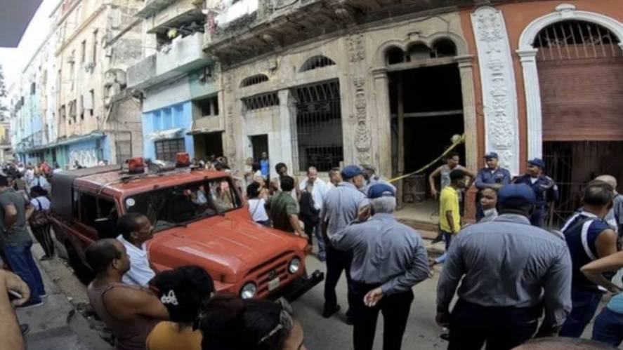 A Small Child is Killed and Three Others Injured in a Building Collapse in Old Havana