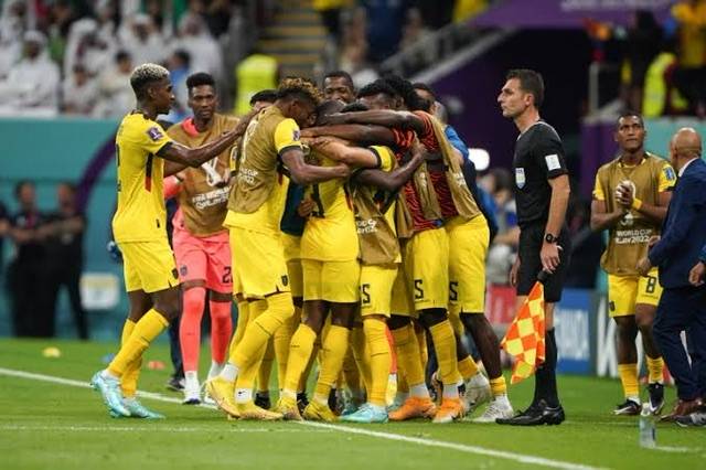 Opening World Cup match Host Qatar overwhelmed by Ecuador