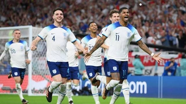 Wales 0-3 England: Rashford's double takes England top of Group B