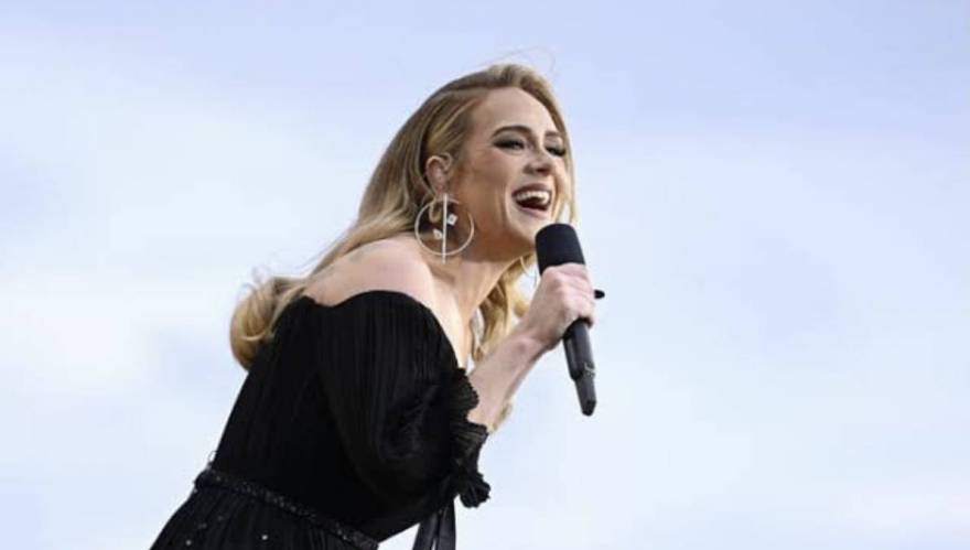 Adele Sings Happy Birthday to Boyfriend Rich Paul During Vegas Residency