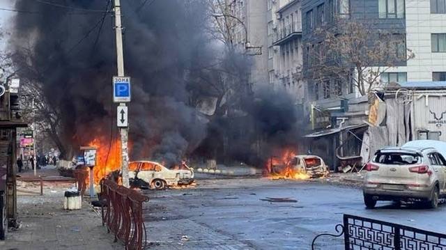 Russia Strikes on Ukraine Kherson 10 people killed and dozens injured
