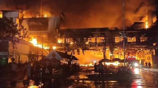 Ten dead in Cambodia, casino fire blaze on Thai border