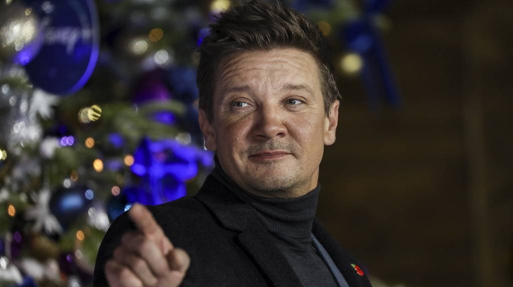 'Avengers' star Jeremy Renner hospitalised after snow-related accident