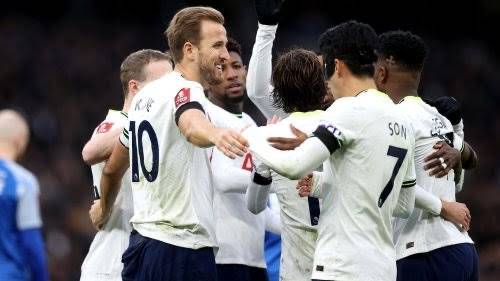 Tottenham 1-0 Portsmouth: Kane closes in on Greave's record as Spurs scrape past
