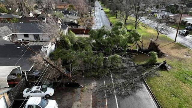 California state hit by a storm that killed 12 people