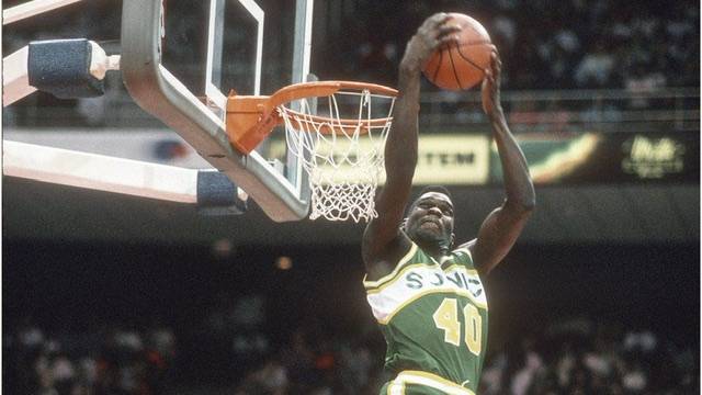 Retired NBA star Shawn Kemp detained after a drive-by shooting