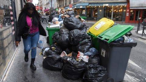 Parisian Roads littered with trash after wave of strikes
