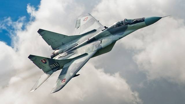 Poland becomes the first Nato country to send four fighter jets to Ukraine