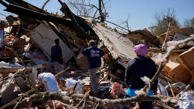 Death toll grows in the US as extreme storms, and tornadoes ravage several states