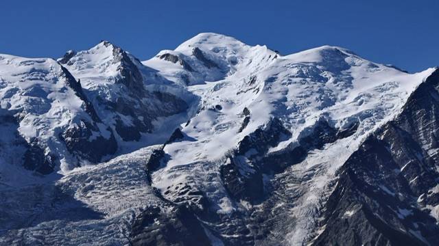 Four hikers killed and others injured in an avalanche in the French Alps
