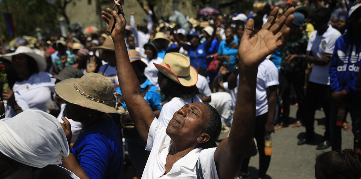Haitian gangsters kill three police officers in ambush near capital