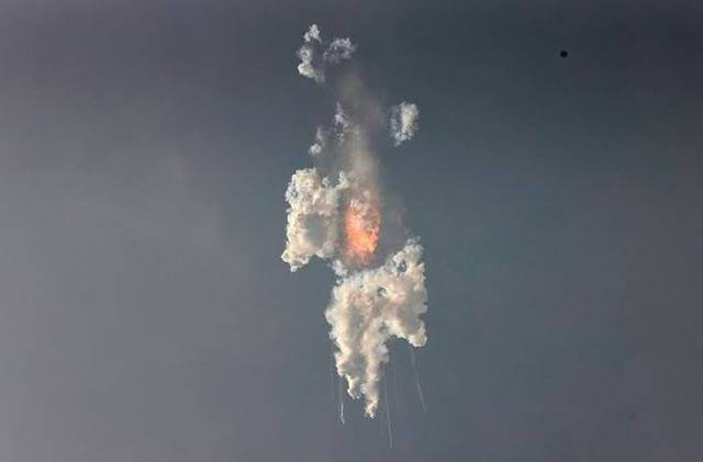 Elon Musk's big SpaceX rocket explodes on a test flight