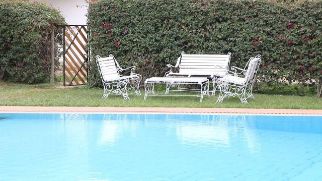 France ban on garden swimming pools over worsening water shortages