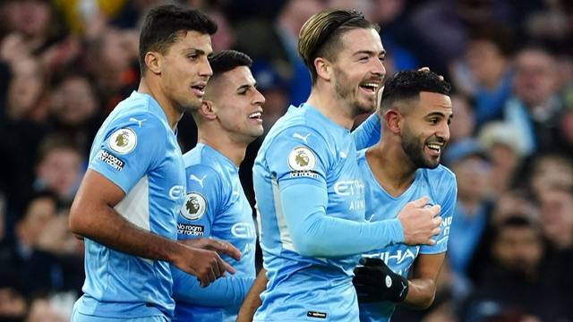 Everton 0-3 Manchester City: Man City two wins away from the crown